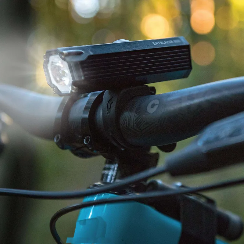 Blackburn Dayblazer 1000 V2 Front Light - Black-2