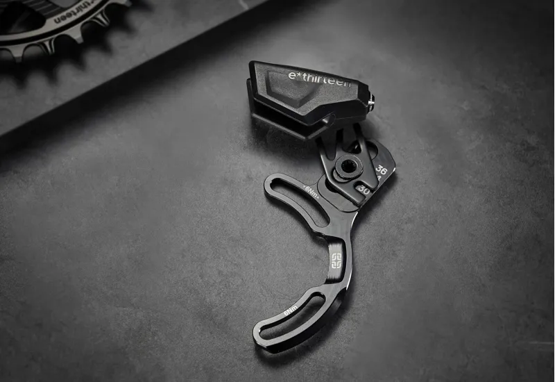 E-Thirteen Vario Trail I05 2 Bolt 28-36T Compact Slider Chainguide-2