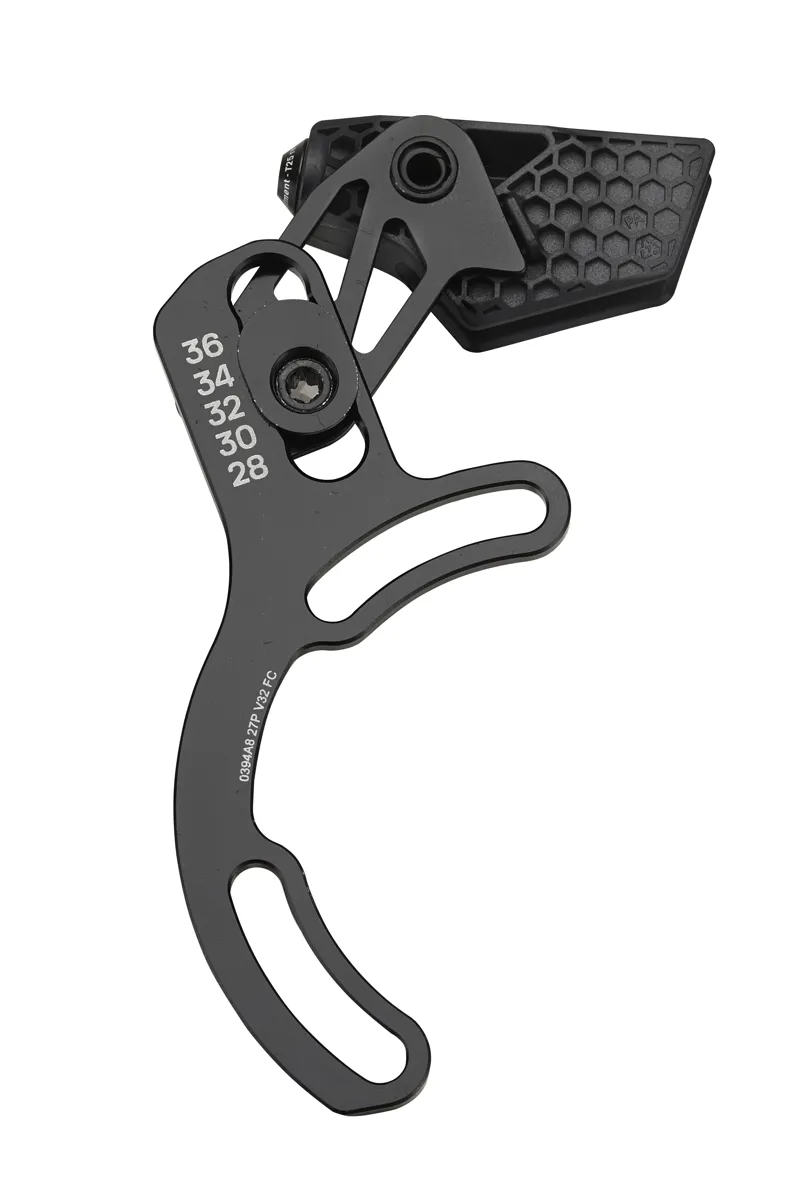 E-Thirteen Vario Trail I05 2 Bolt 28-36T Compact Slider Chainguide-1