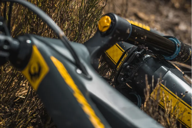 Mudhugger EVO Bolt-On Adapter Pack For Öhlins - Black-1