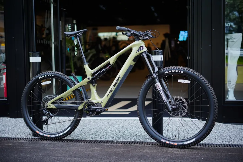 Merida eOne-Sixty 6000 27.5/29er Carbon Electric MTB - Green/Black-1