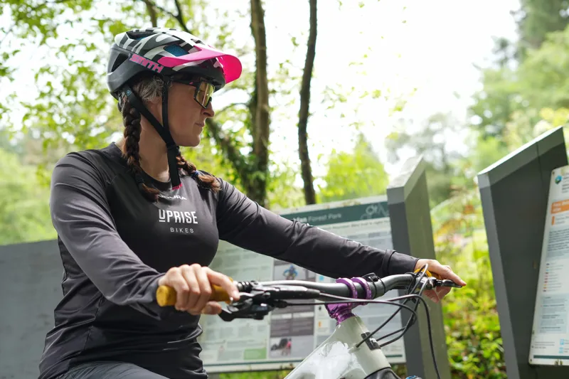 Uprise Endura MT500 Women's Long Sleeve Mountain Bike Jersey - Black