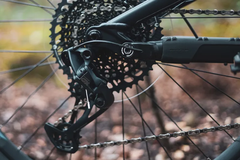 Whyte T-140 RS 29er 2025 Full Suspension Mountain Bike - White/Black-11