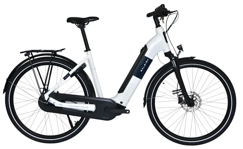 Nearly New Raleigh Motus Hub Low Step 2026 Electric Hybrid Bike - 51 cm - Sparkling White