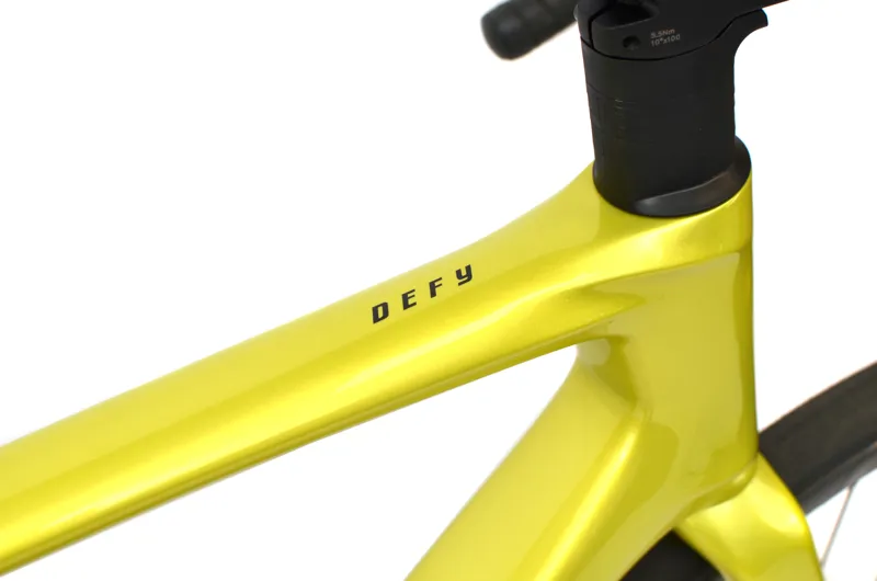 Ex Demo Giant Defy Advanced 1 2026 Carbon Endurance Road Bike - Medium - Cyber Lime-3