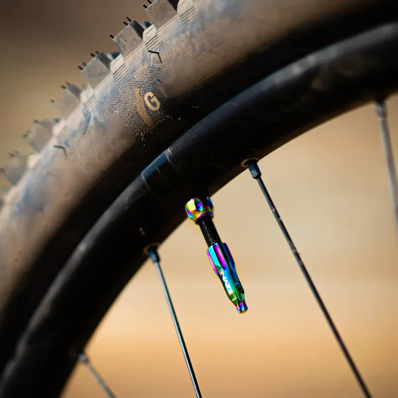 Lezyne CNC Tubeless Valves Pair - Neo Metallic - 80mm-1