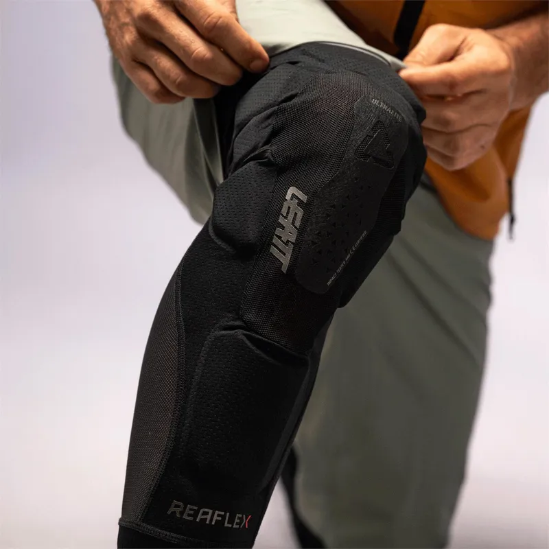 Leatt ReaFlex UltraLite EXT Knee Protectors - Black-4
