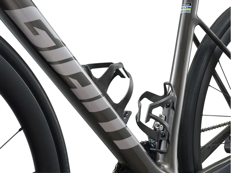 Giant Defy Advanced Pro 2 2026 Carbon Road Bike - Stealth Chrome-3