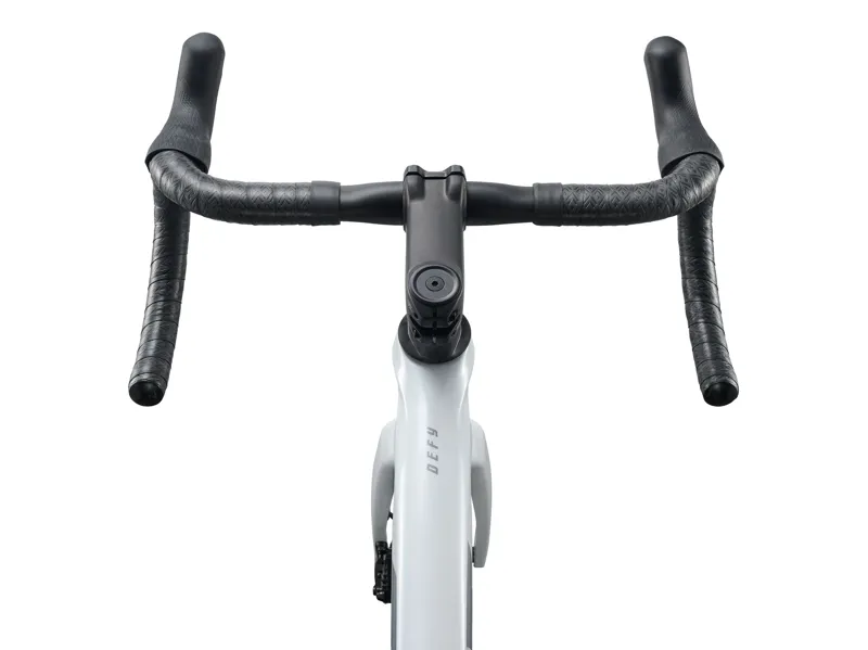 Giant Defy Advanced 2 2027 Carbon Endurance Road Bike - Pearl White-5