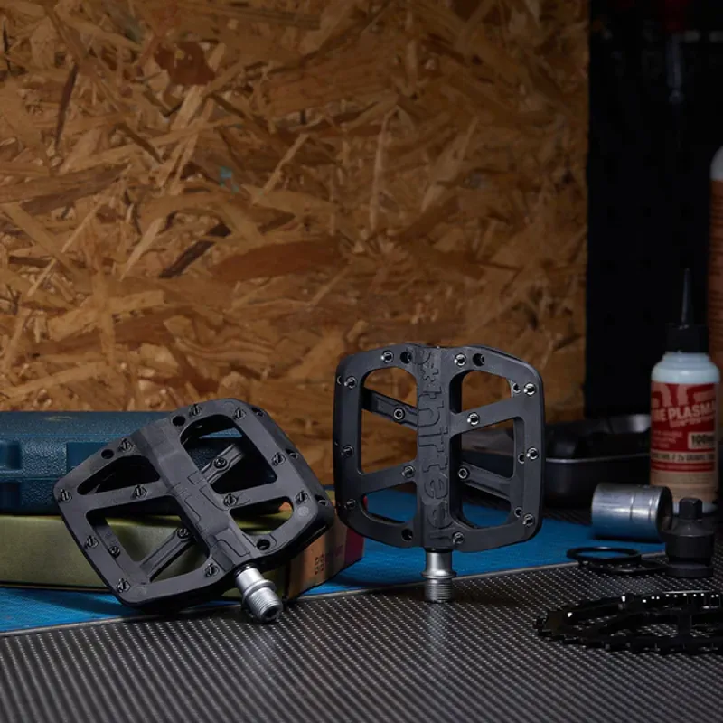 E-Thirteen Base Flat Composite MTB Pedal - Black-2