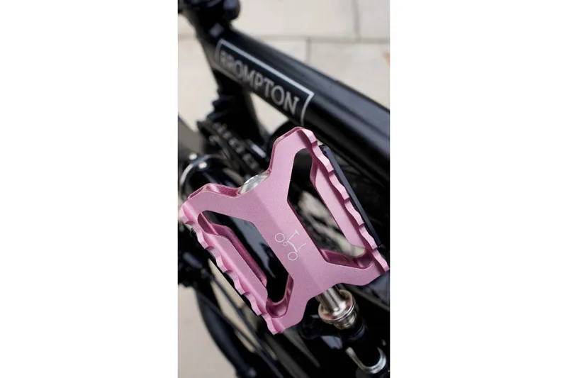 Brompton ColourLab Superlight Quick Release Pedals - Pink-3