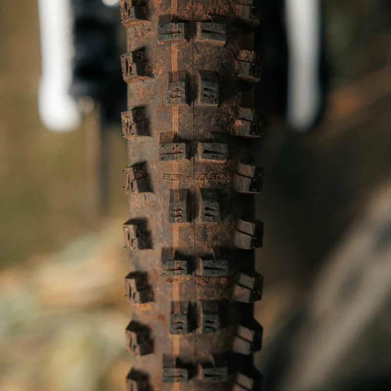 Schwalbe Tacky Chan Gravity Pro Radial Soft Folding TLR - 27.5 x 2.50-2