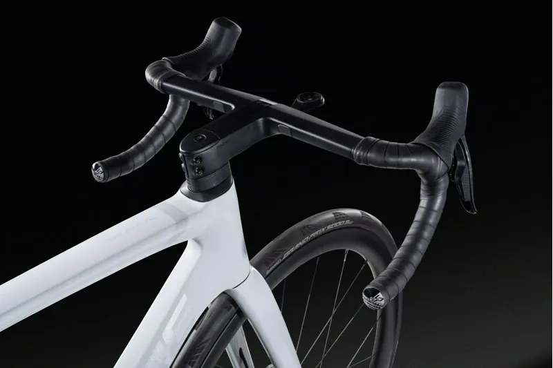 Lapierre Xelius SL 8.0 AXS 2024 Carbon Road Bike - White-3