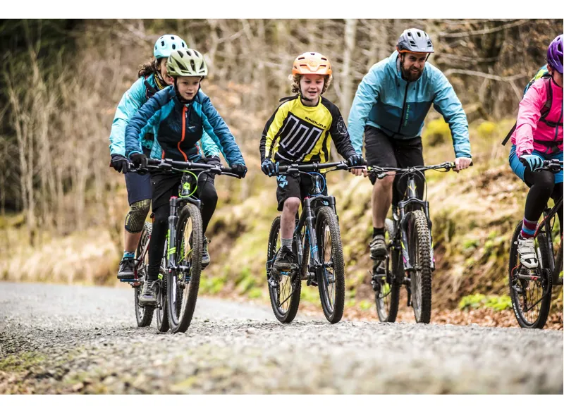 Frog MTB 62 24w 2025 Kids Bike - Metallic Grey/Neon Blue-2