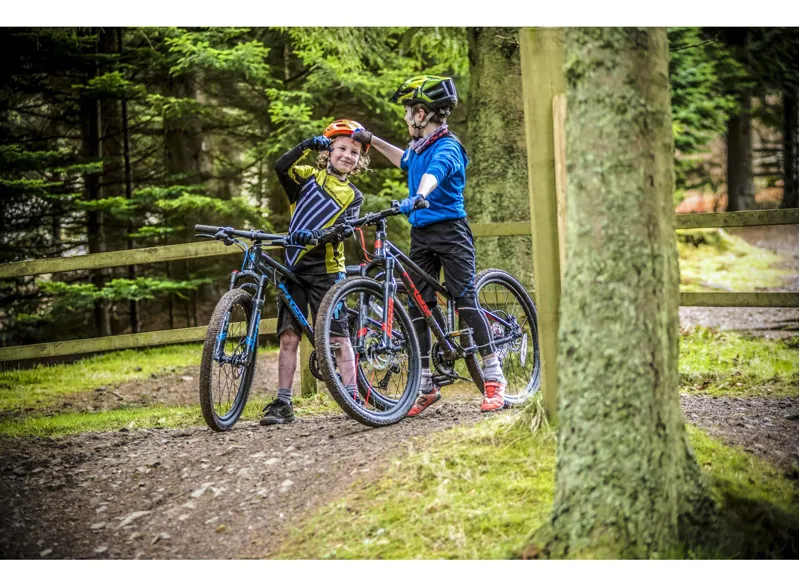 Frog MTB 62 24w 2025 Kids Bike - Metallic Grey/Neon Blue-3