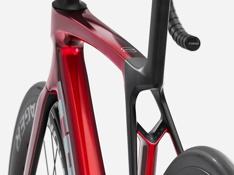 Trek Madone SL 6 2026 Carbon Aero Road Bike - Fury Red/Smoke-3