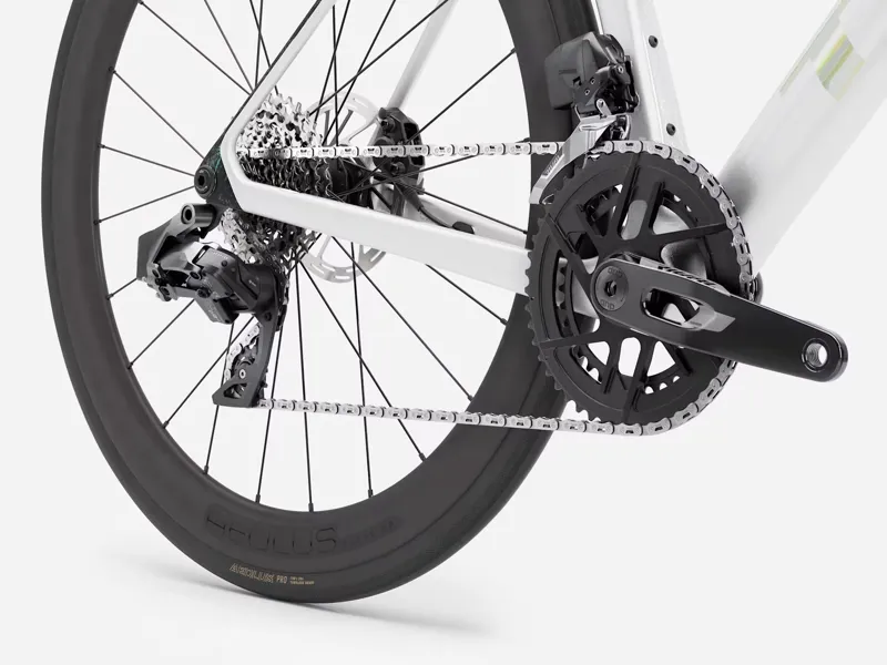 Trek Madone SL 6 AXS 2026 Carbon Aero Road Bike - Crystal White/Smoke-5