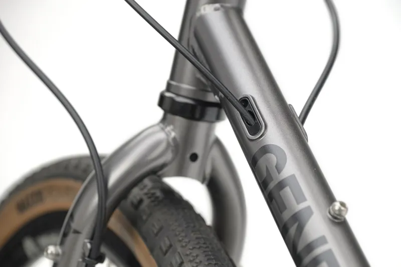 Genesis Croix De Fer 20 Flat Bar 2026 Gravel Road Bike - Greymiriquai-7