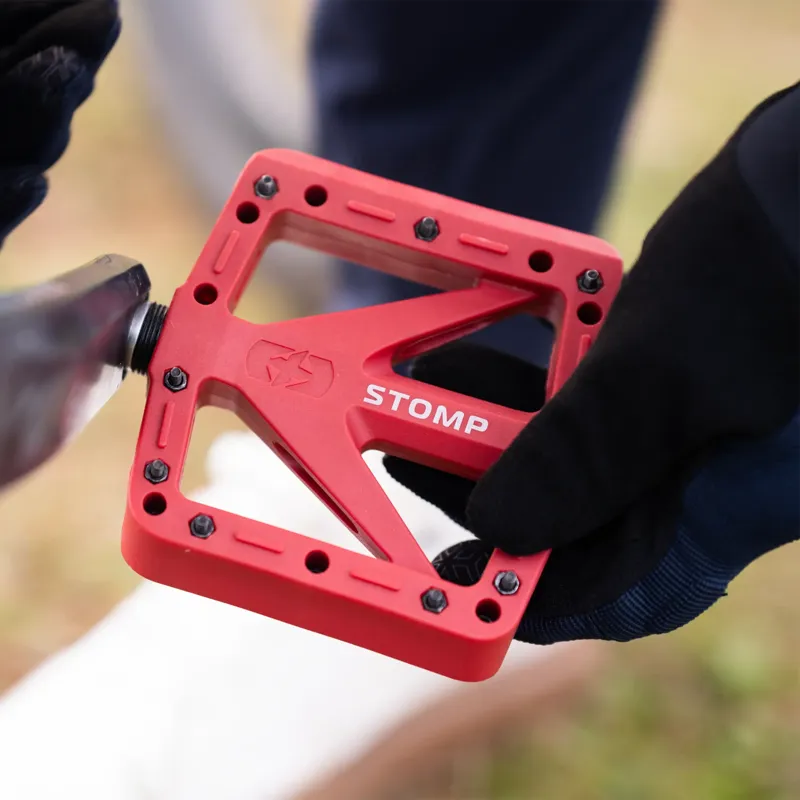 Oxford Stomp Nylon Flat MTB Pedals - Red-3