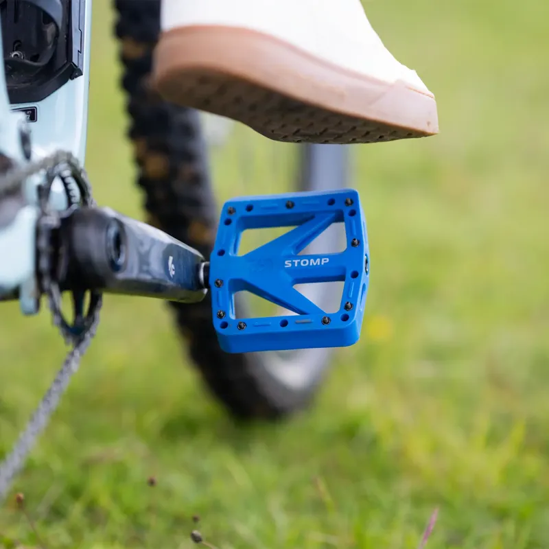 Oxford Stomp Nylon Flat MTB Pedals - Blue-2
