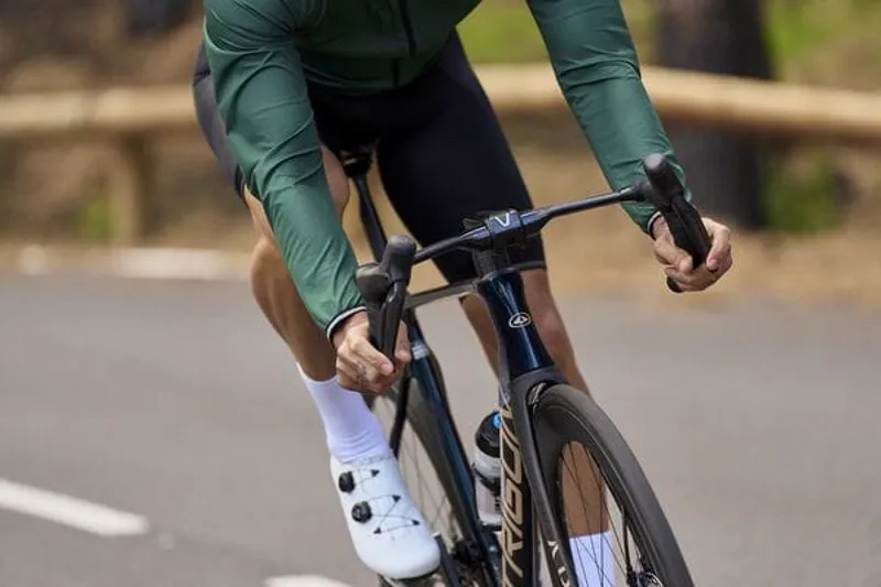 Pro Vibe Aero Compact Carbon Road Handlebars - 31.8mm - Black-9