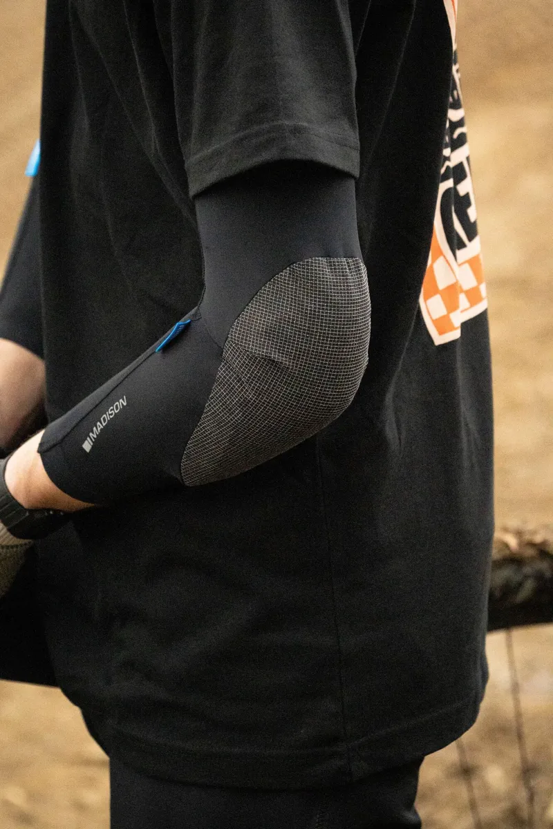 Madison Flux Ultra Light Level 1 RHEON Elbow Pads - Black-2