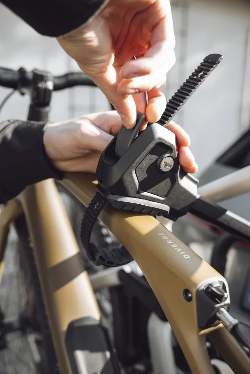 Thule EasyFold 3 3 Bike AcuTight 13-pin Towball Bike Carrier - Black/Silver-5