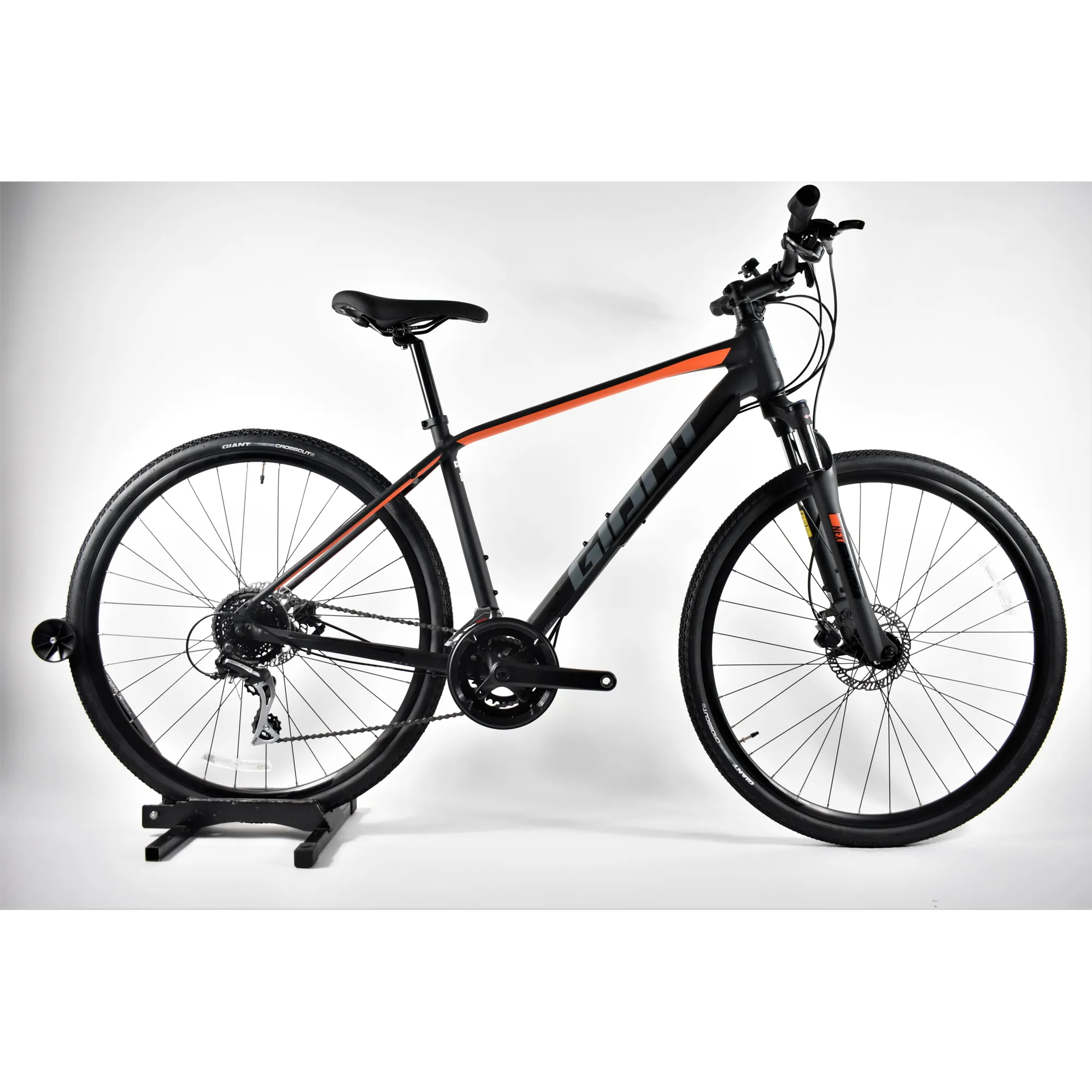 Nearly New 2020 Giant Roam 3 Disc Hybrid Bike - Medium Nearly New 2020 Giant Roam 3 Disc Hybrid Bike - Medium