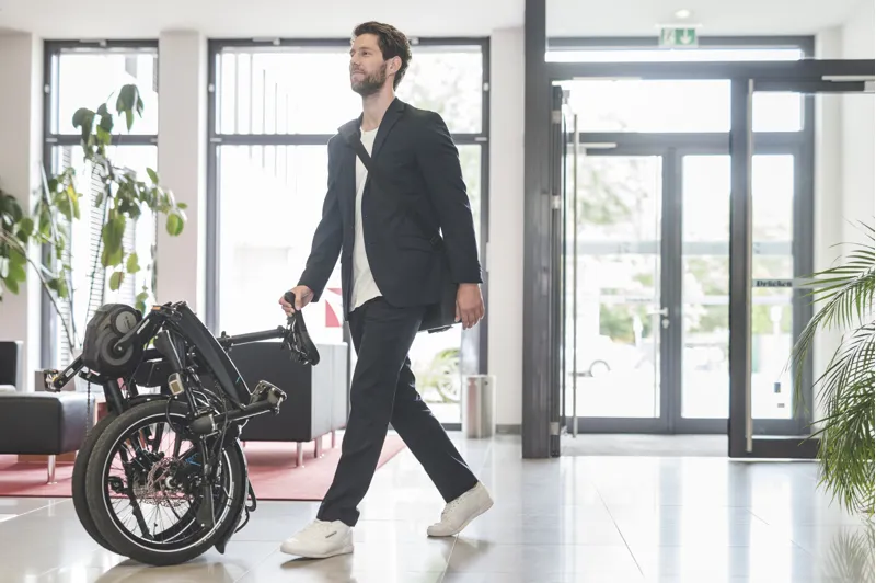 Tern Vektron S10 400w Folding 2018 Electric Urban Bike - Black-9