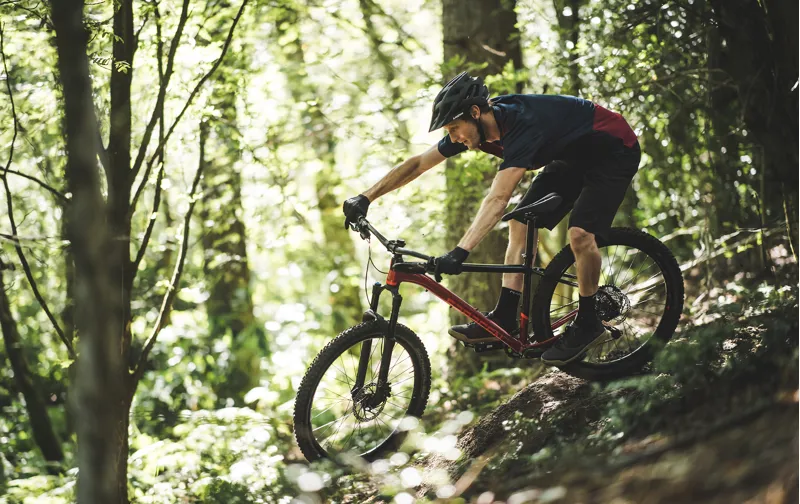 Saracen Mantra Trail LSL 27.5 2019 Hardtail Mountain Bike - Black/Red-9