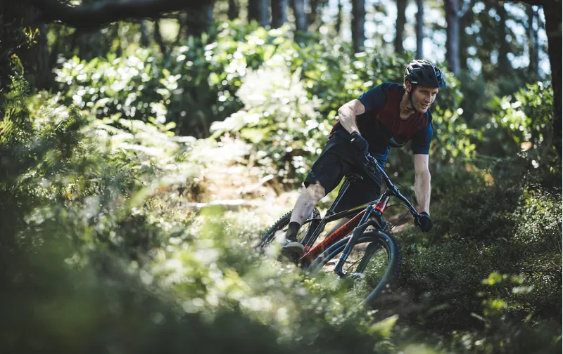 Saracen Mantra Trail LSL 27.5 2019 Hardtail Mountain Bike - Black/Red-8
