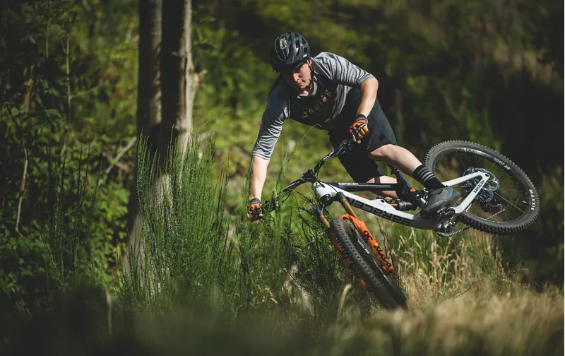 Saracen Ariel LT 27.5 2019 Full Suspension Mountain Bike - White/Black-9