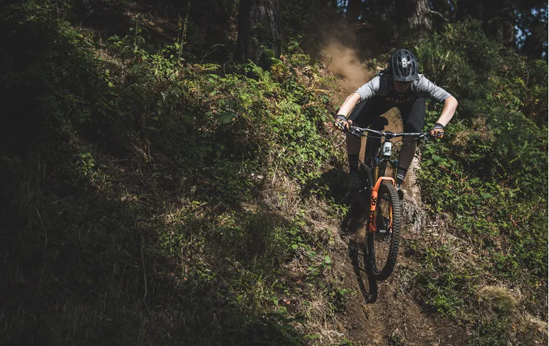 Saracen Ariel LT 27.5 2019 Full Suspension Mountain Bike - White/Black-8